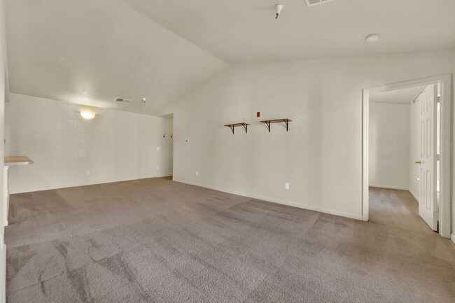 Building Photo - 3bed, 3bath 1164 sft appartment, W/D inclu...