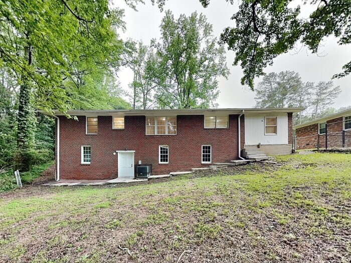 Building Photo - 760 Woodvalley Rd SW