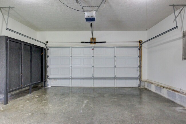 Building Photo - 180 Kings Deer Dr