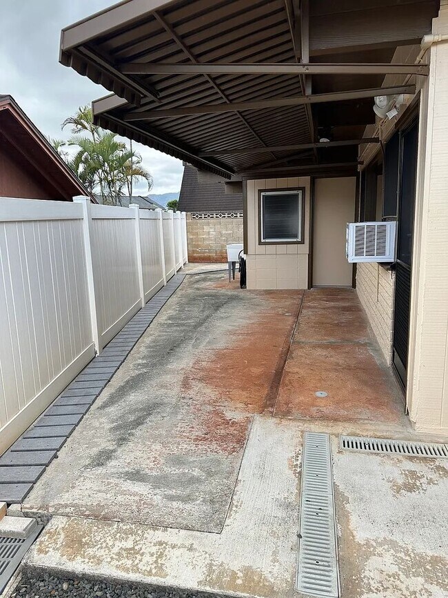 Building Photo - Spacious, 4 bedroom 2 bath single family home in Mililani located on a cul de sac.