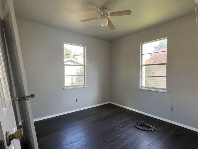 Building Photo - 2 Bedroom for Lease!!