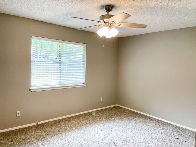 Building Photo - Pet Friendly 3/2 on Shady Fenced Lot w/ Fi...