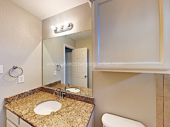 Building Photo - 901 Mesquite Dr