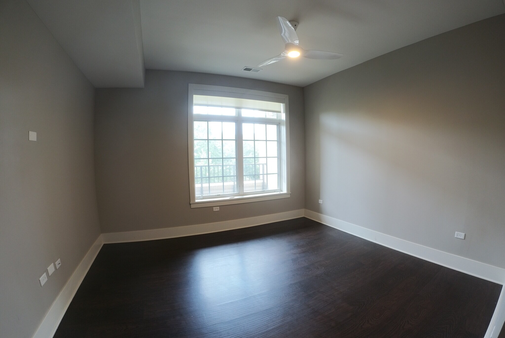 Building Photo - 2058 N Clark St