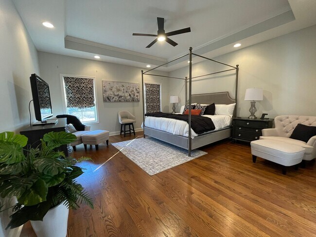 Building Photo - Fully Furnished, Short Term Rental, 1 Mont...