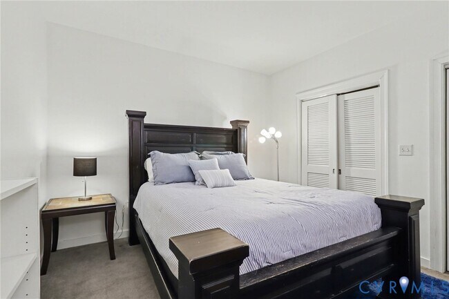 Building Photo - 230 N 6th St S