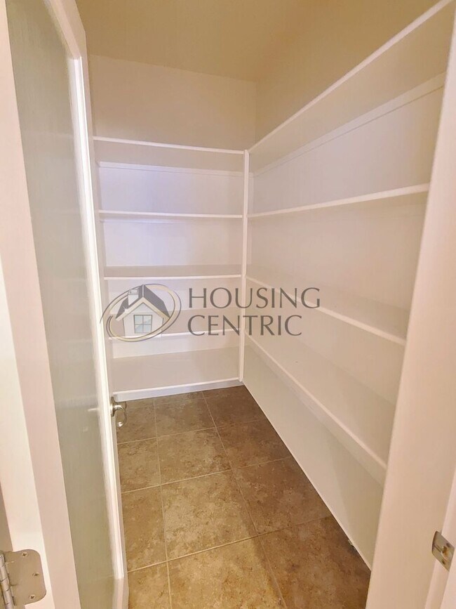 Building Photo - Stunning Single Story Rental in Guard Gate...