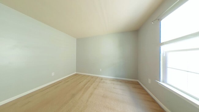 Building Photo - 4 Bedroom 2.5 Bathroom Rental in Oakmont on Brickshire Golf Course Providence Forge