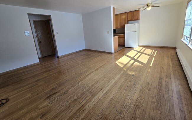 Building Photo - 4114 N Kedvale Ave