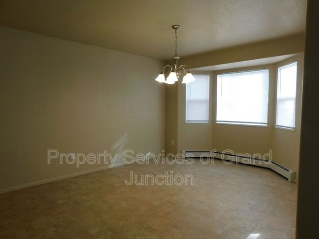 Building Photo - 428 Jornada St