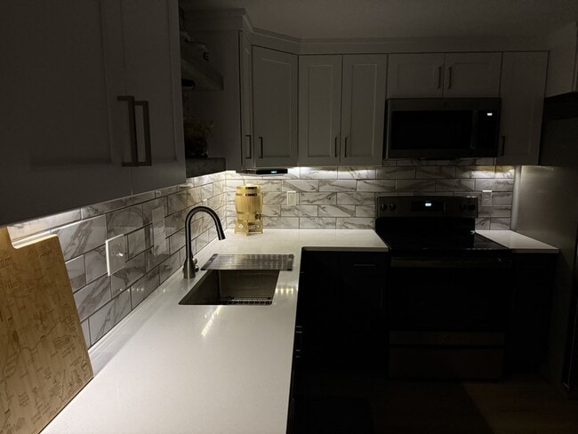 Building Photo - 841 Wynwood Park Dr