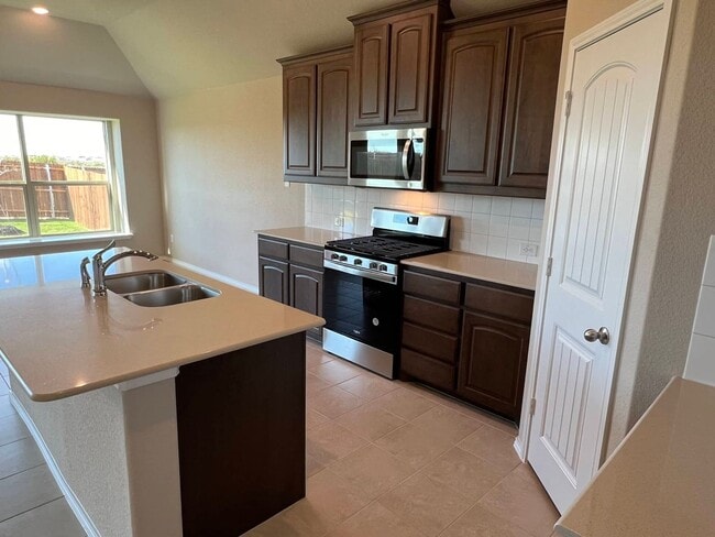 Building Photo - Gorgeous House for rent in Cleburne !!