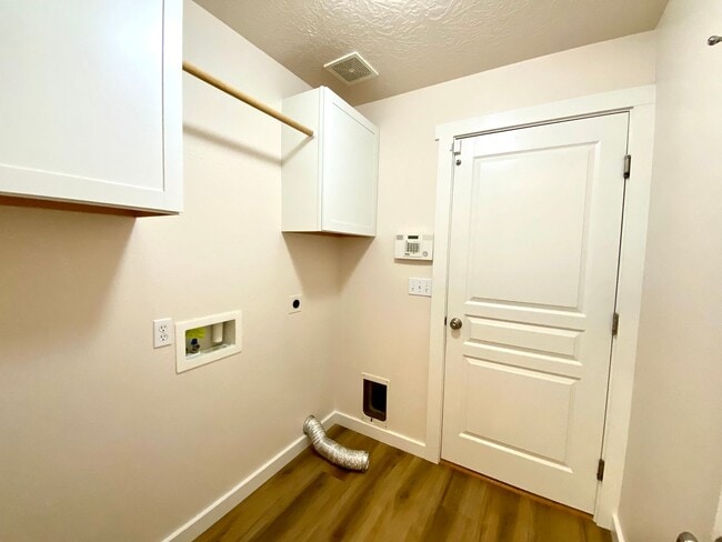 Building Photo - 4 bedroom PLUS office or 5th bedroom in NW Meridian Avail Mid August