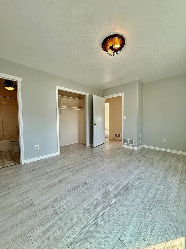 Building Photo - 1639 Roy St