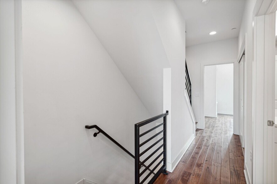 Building Photo - 2318 E Susquehanna Ave