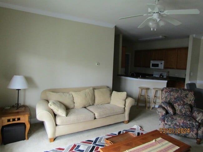 Building Photo - 2057 Silvercrest Dr