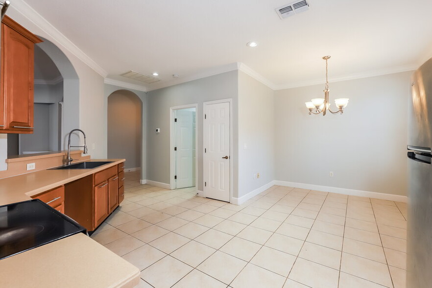 Building Photo - 5422 Oxford Manor Cir