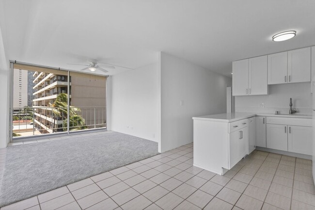 Building Photo - Waikiki 1BR/1BA with Ala Wai Canal & Mountain Views — Wraparound Lanai, Utilities Included