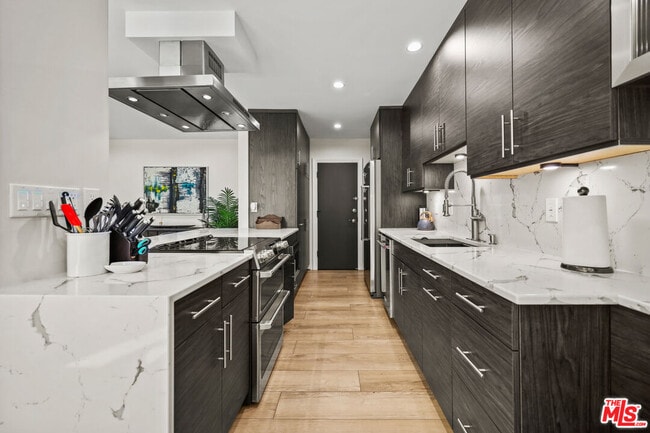 Building Photo - 1045 Kings Rd