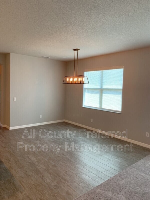 Building Photo - 2831 Casterton Dr