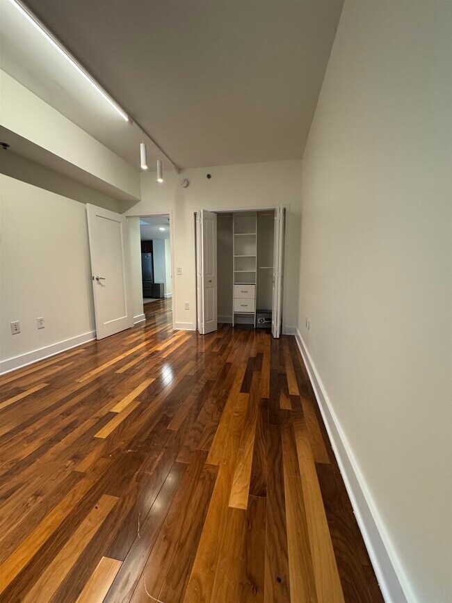 Building Photo - 800 Jackson St