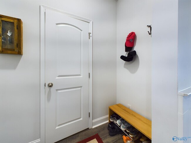 Building Photo - 219 Maureen Dr SW