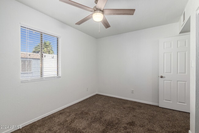 Building Photo - 4718 W Orangewood Ave