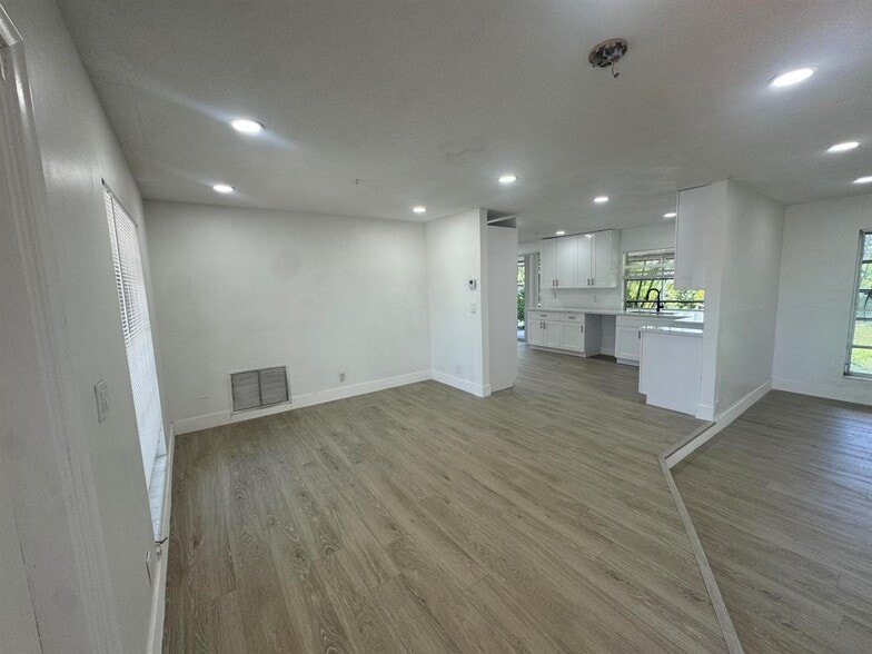 Building Photo - 6260 SW 6th St