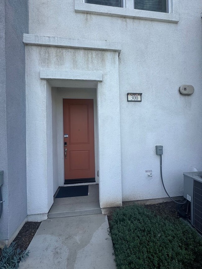 Building Photo - 2 Bedrooms 2.5 Bathrooms condo