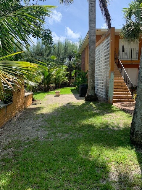 Building Photo - 7901 SW 64th Ave