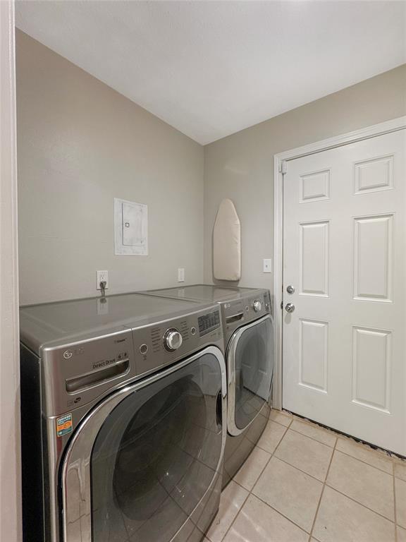 Building Photo - 3716 Chetwood Dr