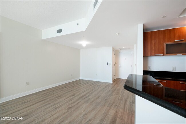 Building Photo - 241 Riverside Dr