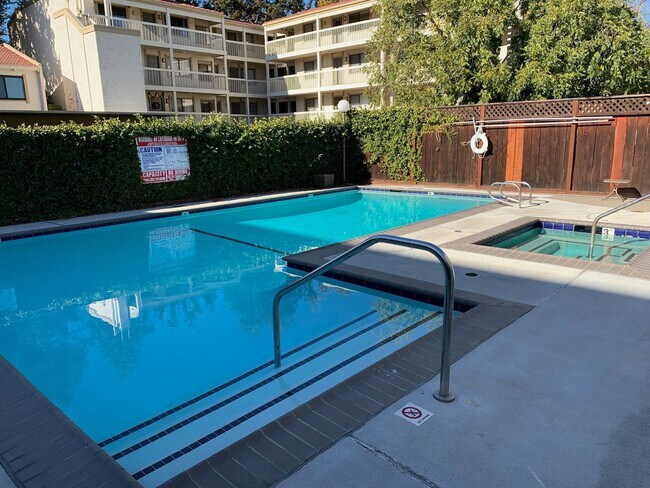 Building Photo - Fully Remodeled 2bedroom near downtown