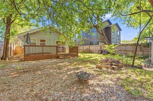Building Photo - 2207 Santa Rita St