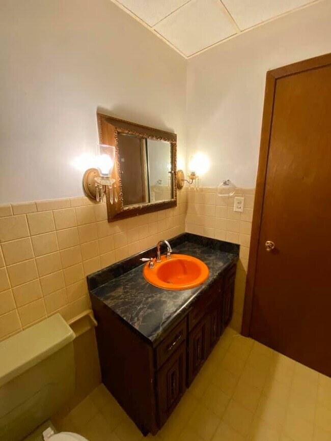 Building Photo - 230 W 3rd St