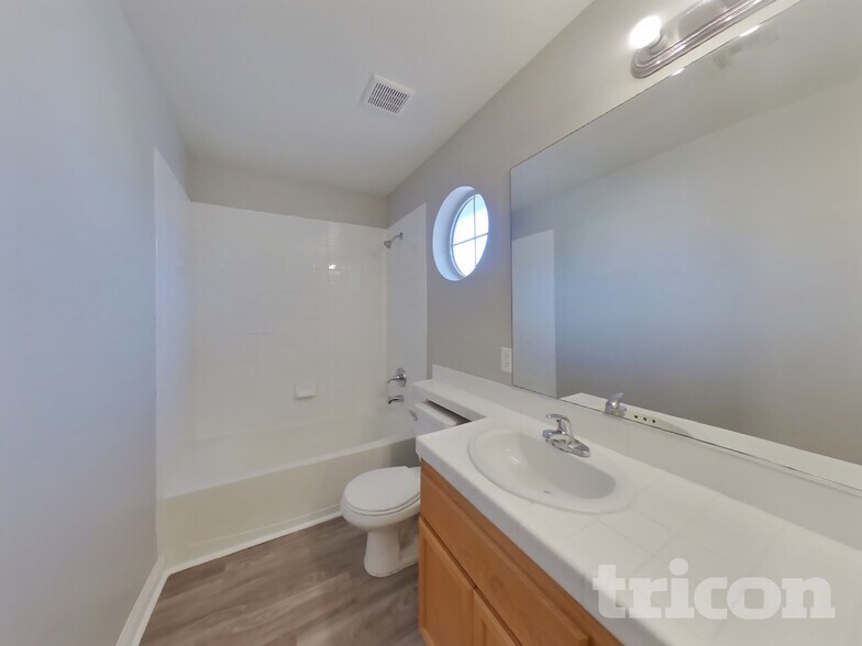 Building Photo - 9221 Valador Ave