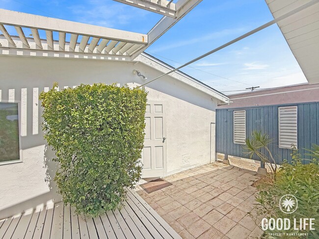 Building Photo - Spacious 3BR Home + 1BR ADU with Private Courtyard in University City!