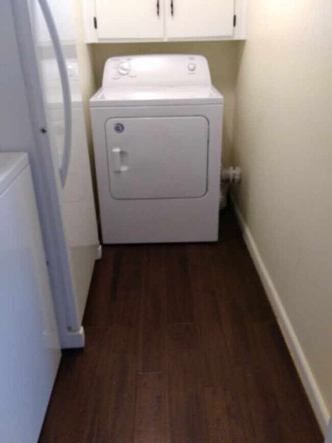 Building Photo - Williams Riverhill