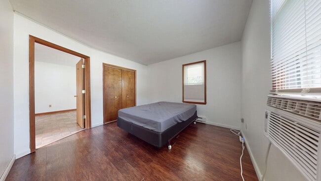 Building Photo - Cute ranch, all Electric in Madison Schools