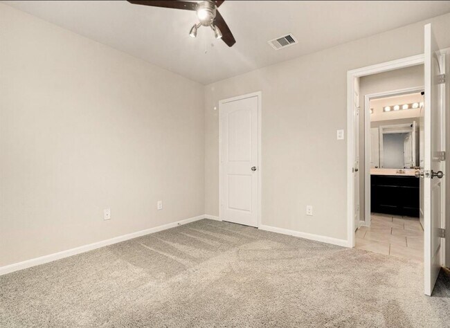 Building Photo - 8307 Oakleaf Meadow Ct