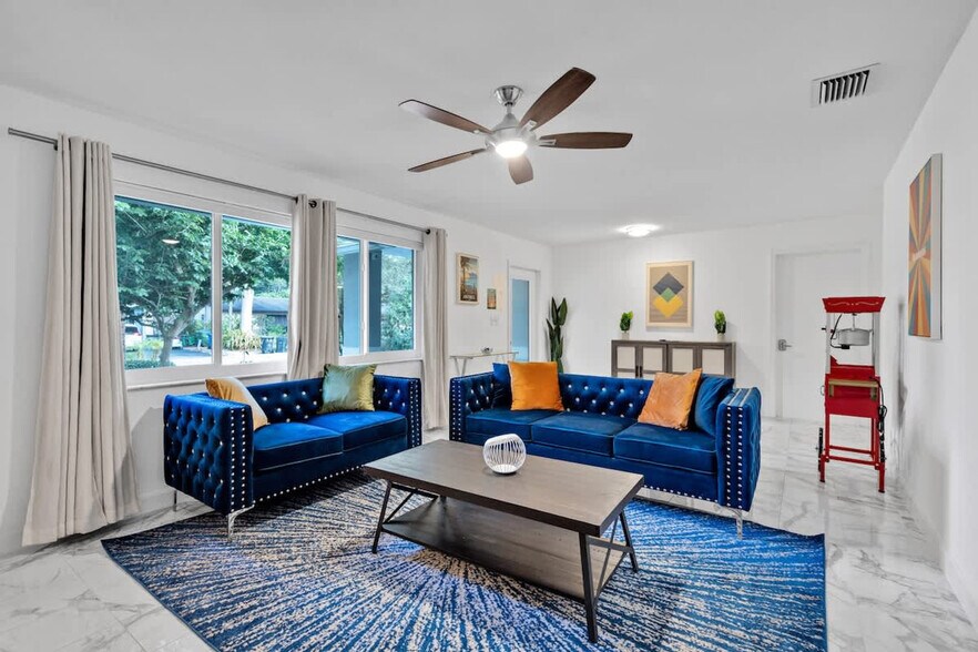 Building Photo - 2065 SW 28th Terrace