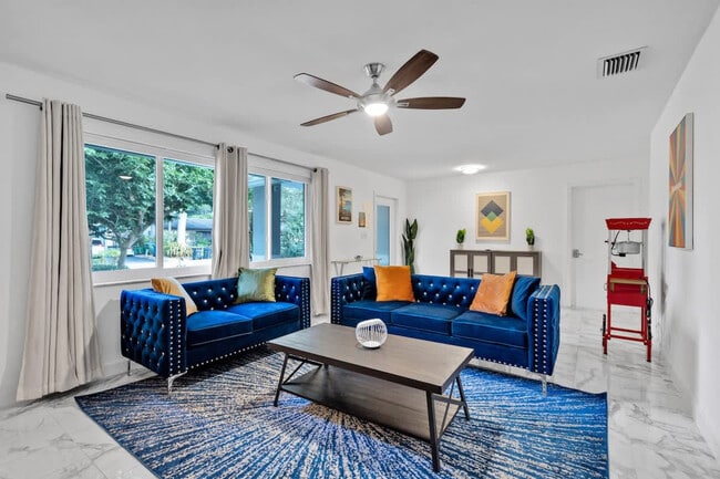 Building Photo - 2065 SW 28th Terrace