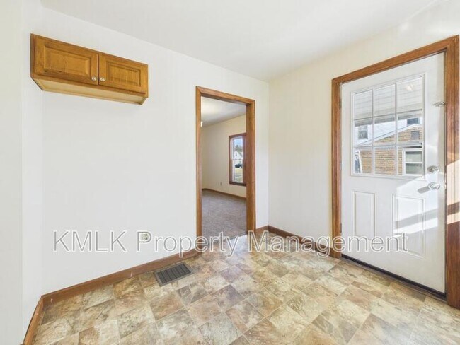 Building Photo - 444 7th St