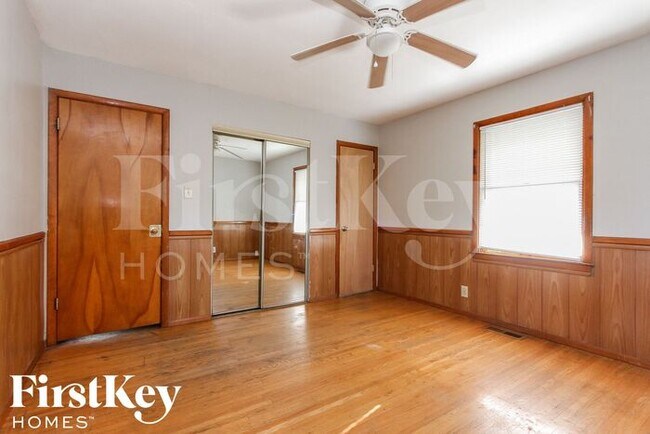Building Photo - 1425 N Bolton Ave