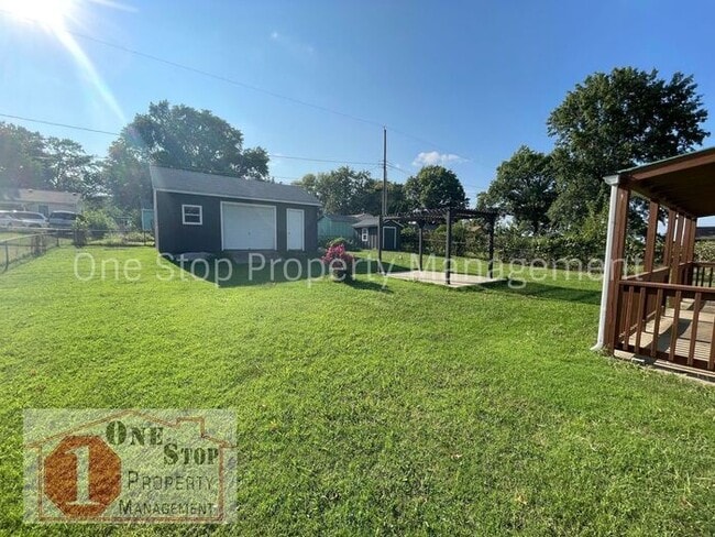 Building Photo - Beautiful 3 Bedroom 1 Bathroom Ranch Home ...