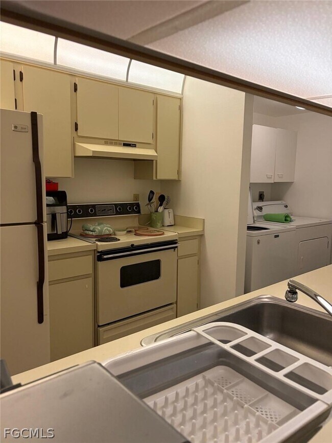 Building Photo - 9570 Green Cypress Ln