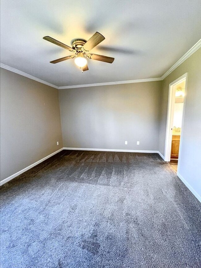 Building Photo - 3-Bedroom Home with Convenient Access to N...