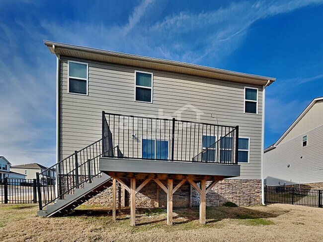 Building Photo - 2000 Bennett Dr