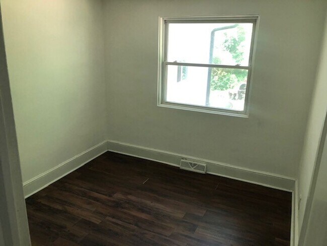 Building Photo - 914 Martin St