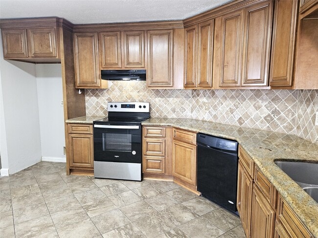 Building Photo - 16927 Barkentine Ln